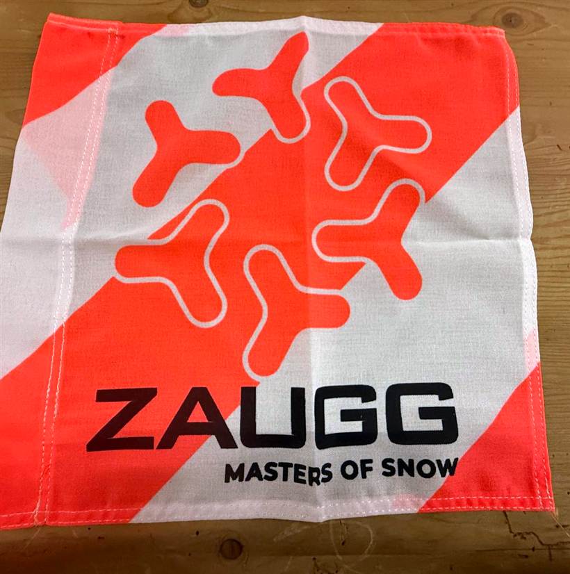 Schneepflugfahne 40 × 40 cm mit orange-weissen Diagonalstreifen und aufgedrucktem Firmenlogo